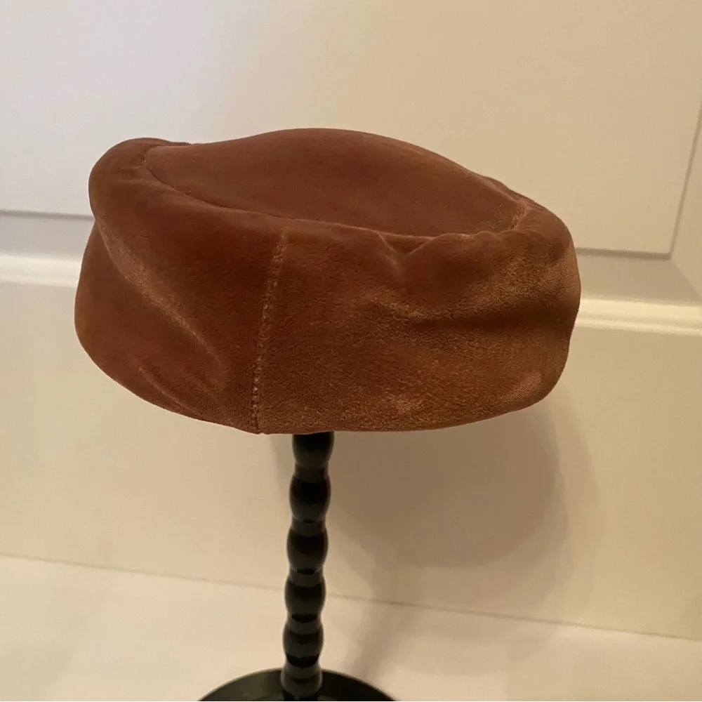 MADCAPS VINTAGE HAT PILLBOX BROWN PLUSH VELOUR FEEL ONE SIZE OS CHURCH MOB WIFE